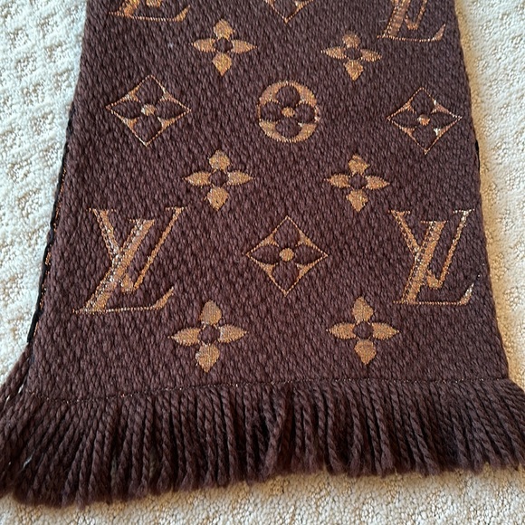 Louis Vuitton Scarf Gold Brown Logo Mania Monogram Winter Season preloved - Picture 11 of 13